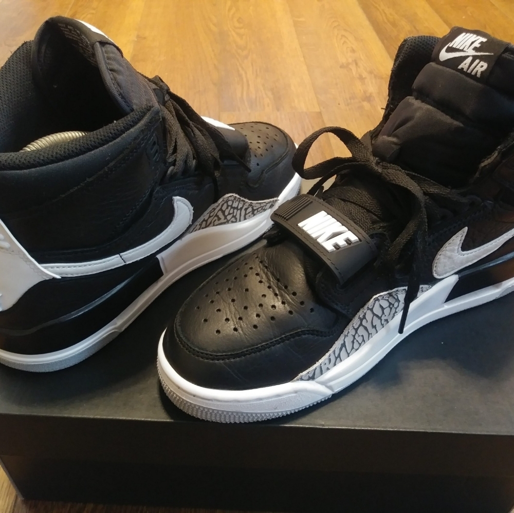 2018 custom painted Nike Air Jordan Legacy 312 size man's 8 in excellent conditi